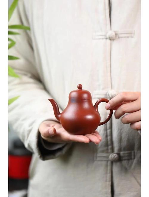 梨形紫砂壶和思亭紫砂壶