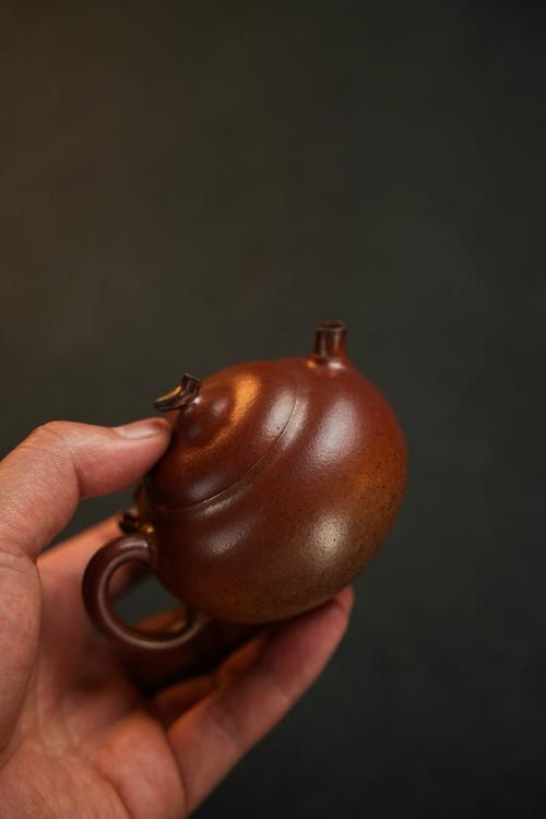 殷阿根出的紫砂壶多少钱