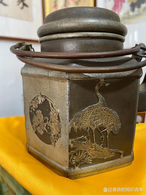 清代陈鸣远包袱式紫砂壶