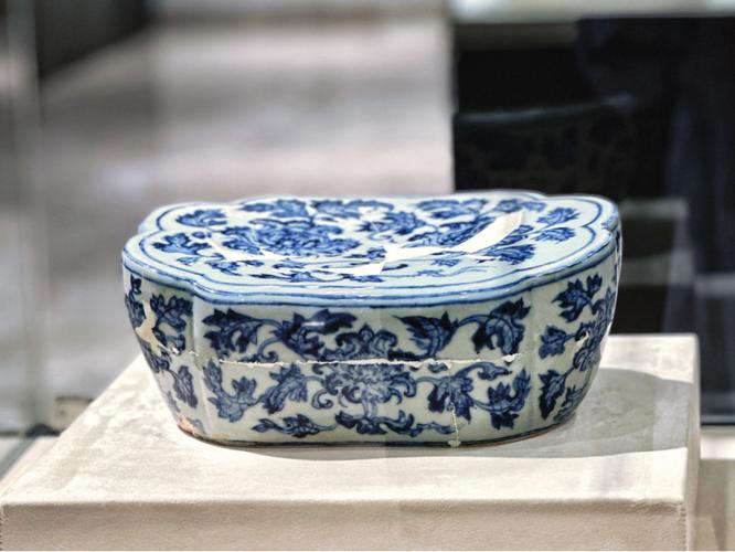 景德镇出土明代御窑瓷器