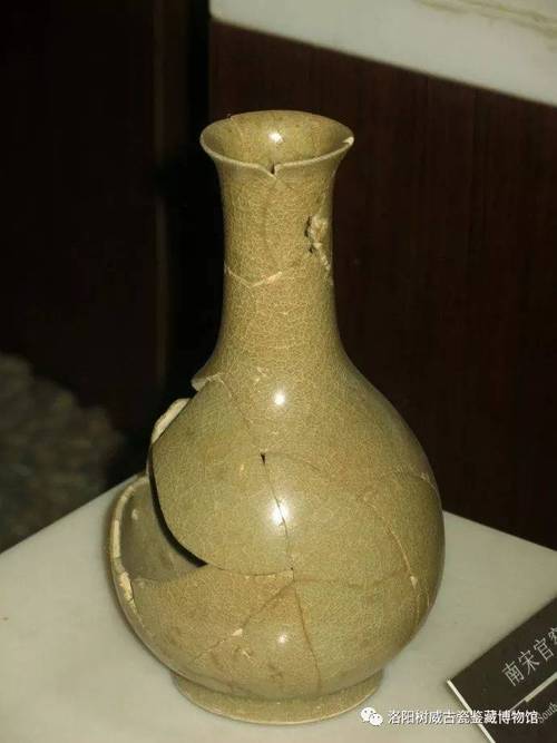 馆藏南宋龙泉官窑瓷器