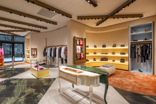 上海moschino专柜