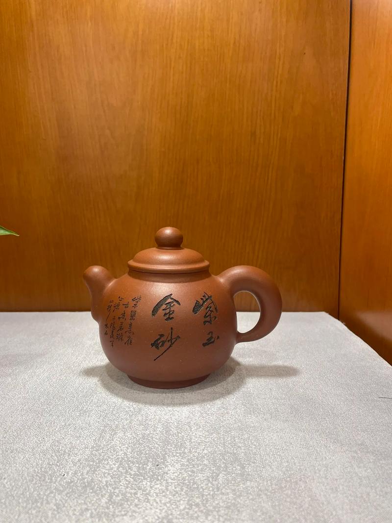 何燕萍 紫砂壶 菊花