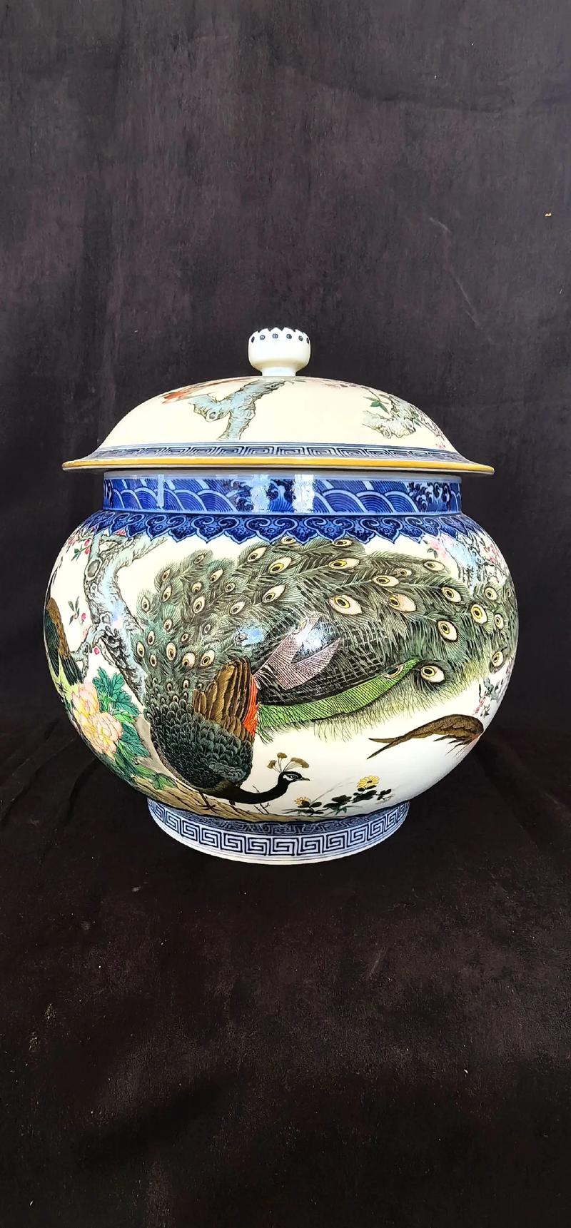 清代乾隆瓷器花鸟罐子