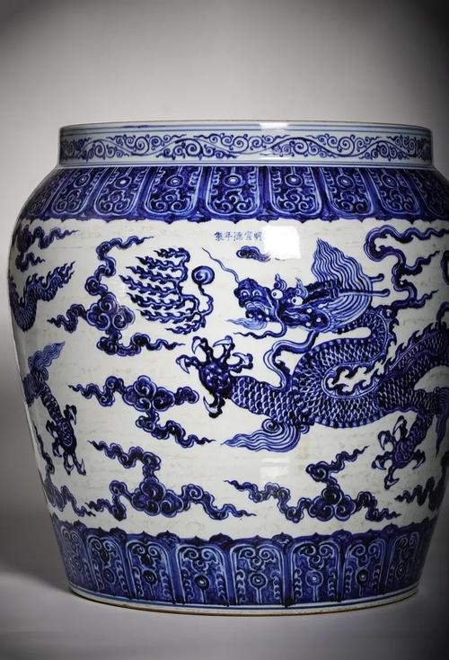 明代青花龙纹瓷器视频