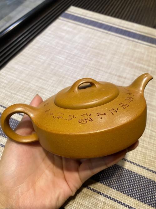 蟹黄紫砂壶是不是紫砂