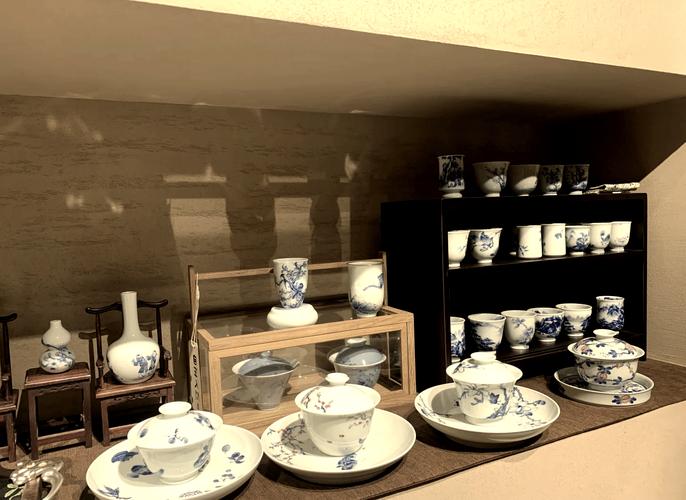 附近有景德镇瓷器店吗