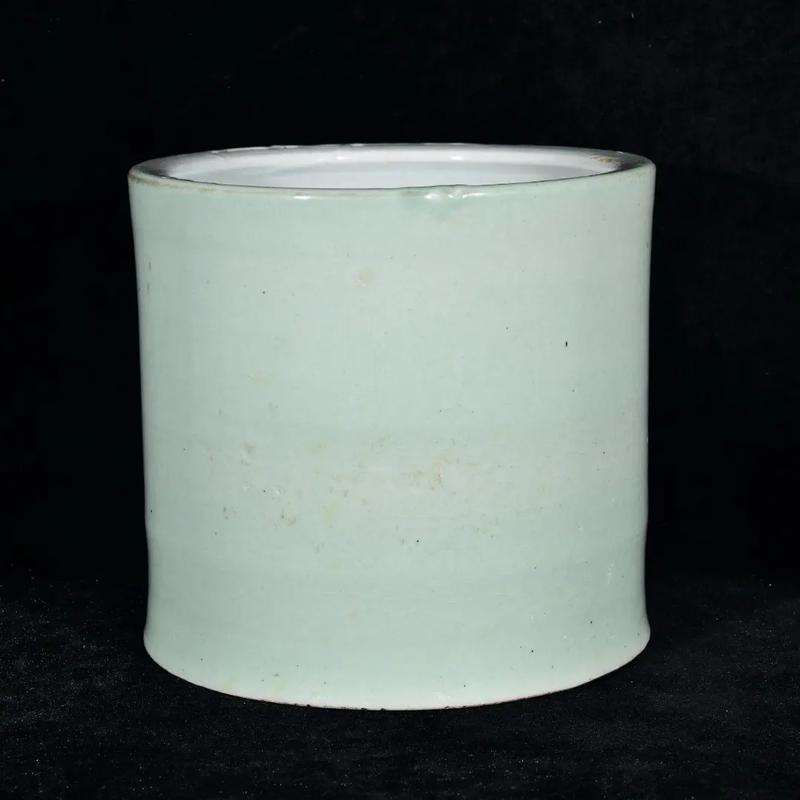 博物馆豆青釉瓷器笔筒