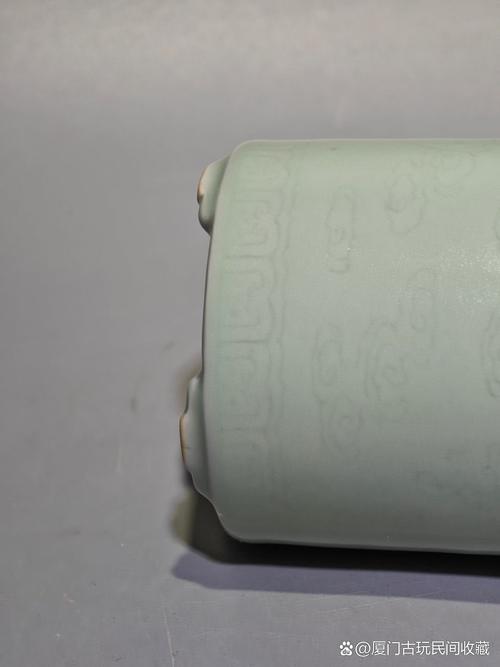 博物馆豆青釉瓷器笔筒