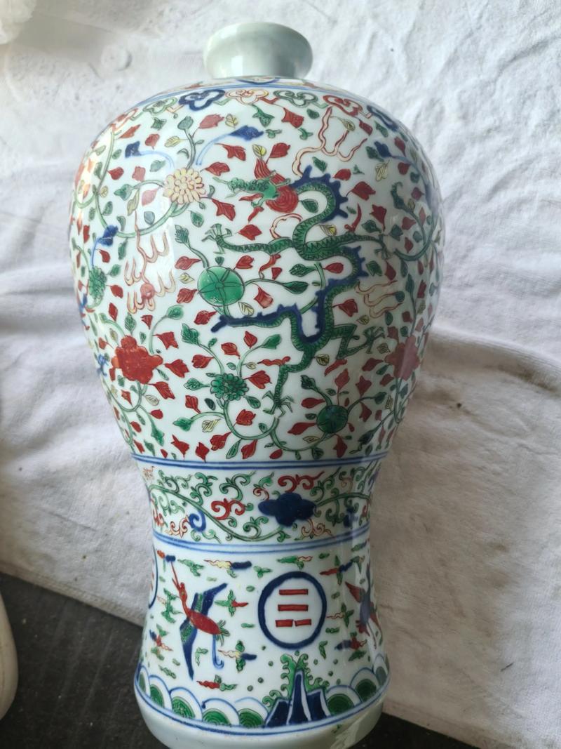 大明嘉靖年制五彩瓷器