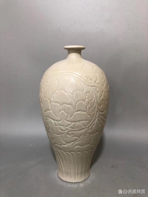 宋定窑酱釉剔刻花瓷器