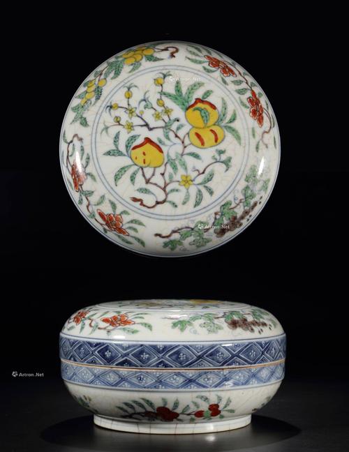 大明成化粉彩瓷器图片