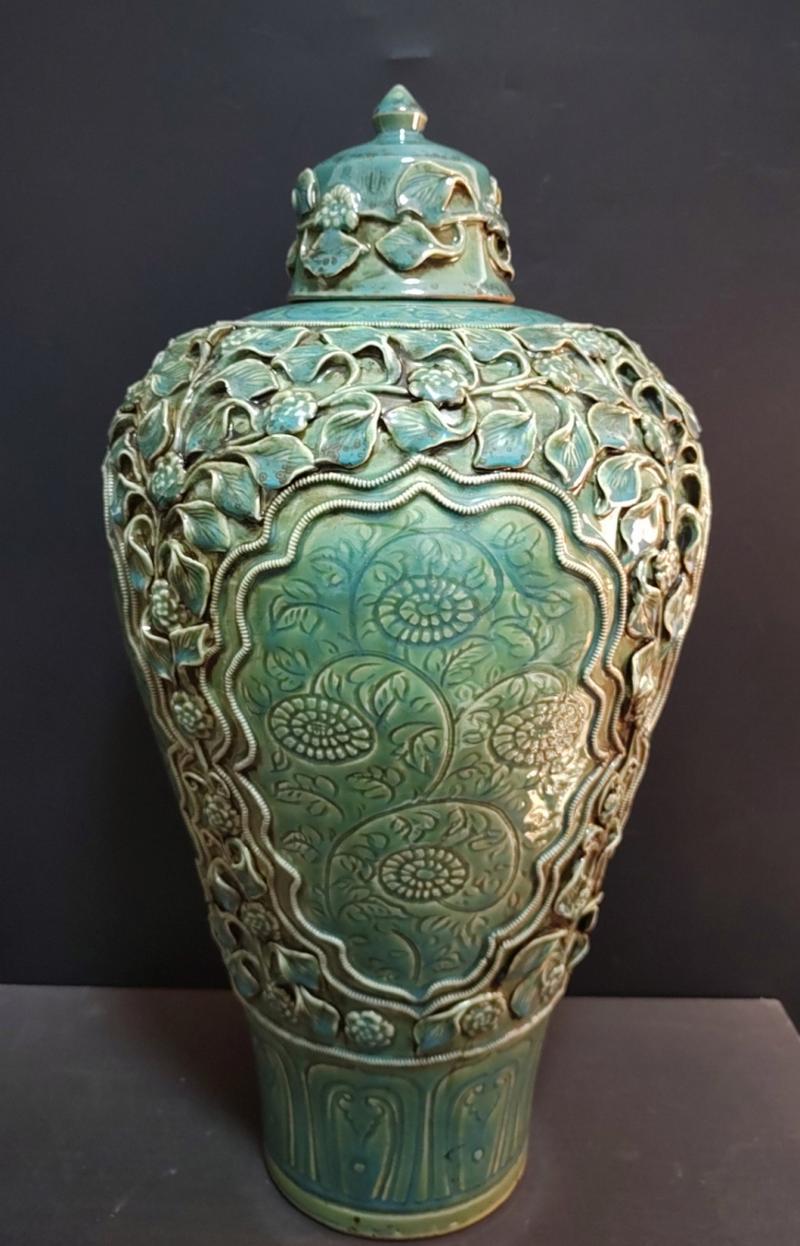 元代绿釉刻花瓷器图片