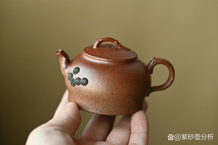 泡紫砂壶水面上有油花