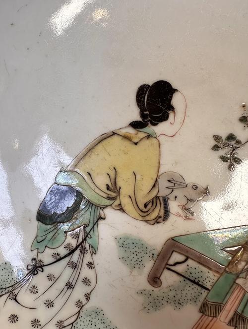 清代描金五彩仙女瓷器