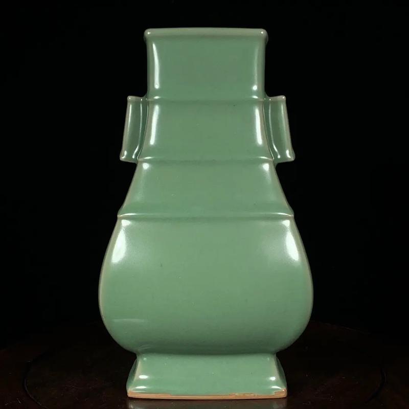 宋代龙泉窑梅子青瓷器