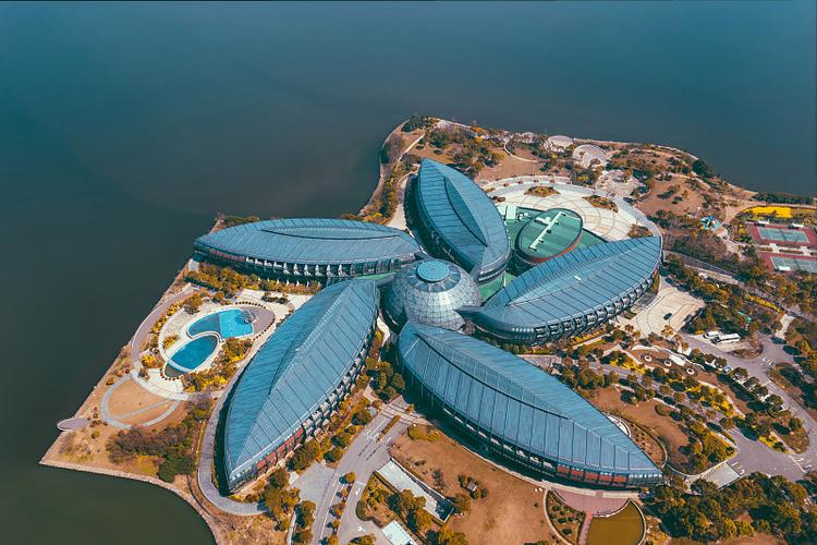 上海滴水湖皇冠假日酒店