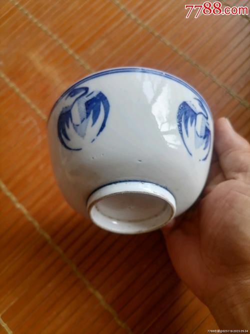 青代青花瓷器小碗图片