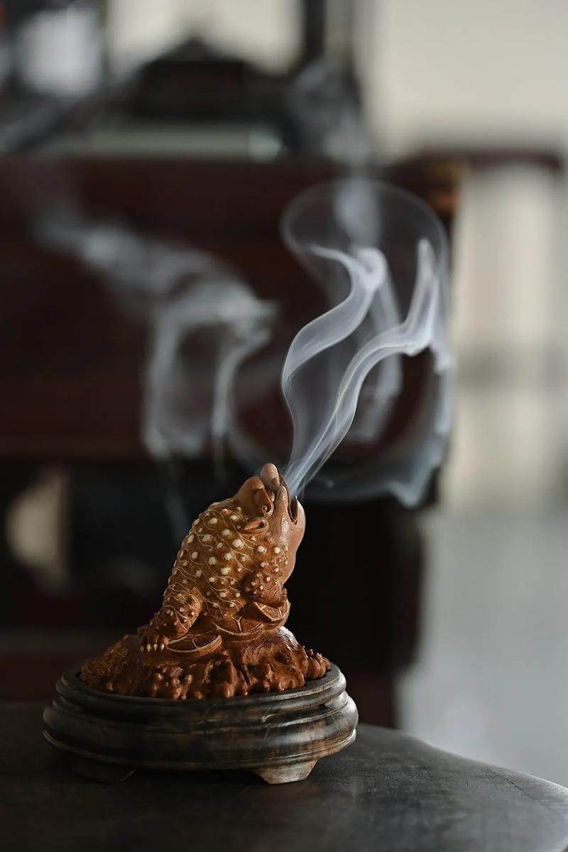 大明宣德瓷器金蟾图片