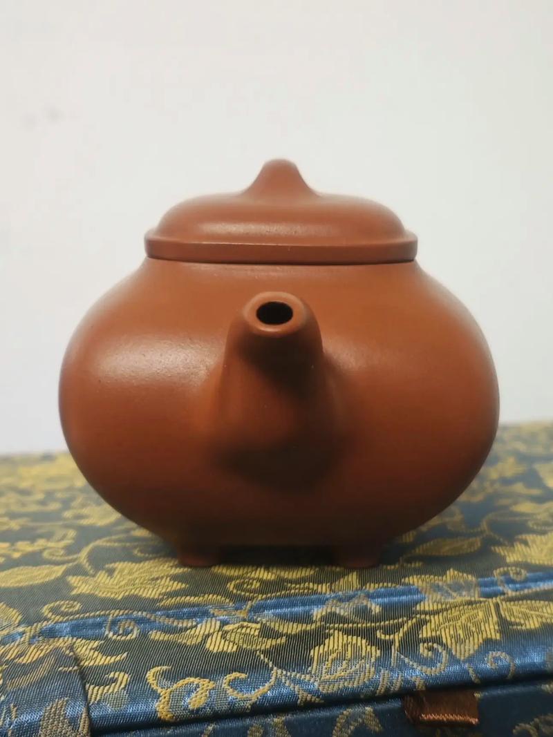 仿吴云根紫砂壶的风格