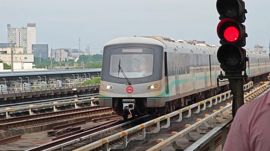 上海地铁16号线大站车