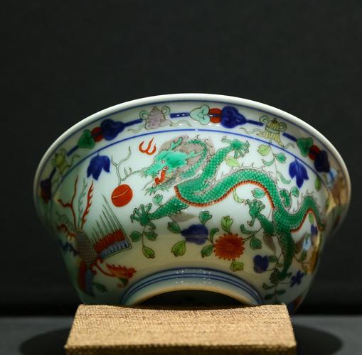 清朝早期五彩瓷器图片