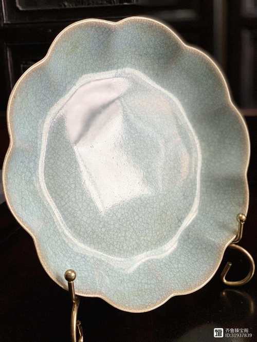 张公巷汝窑瓷器微观图