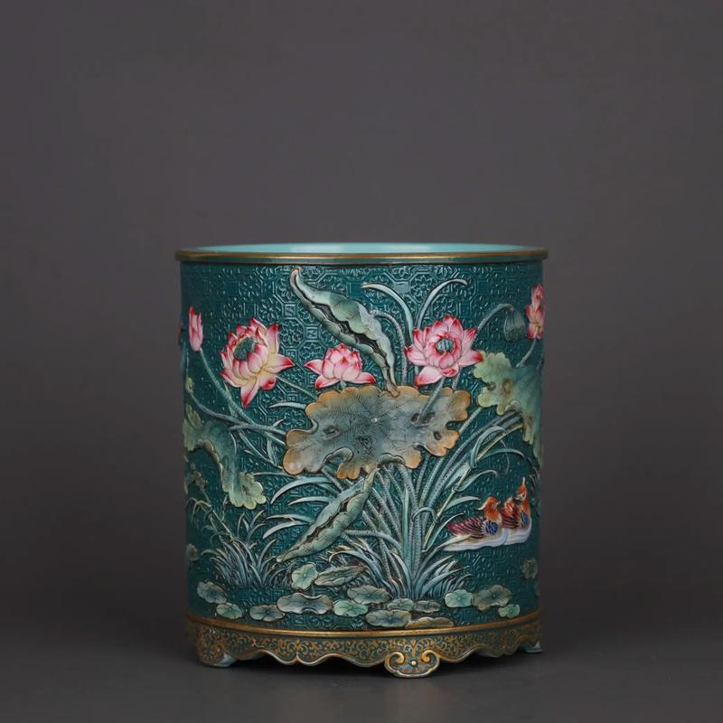 乾隆釉上彩瓷器郑板桥