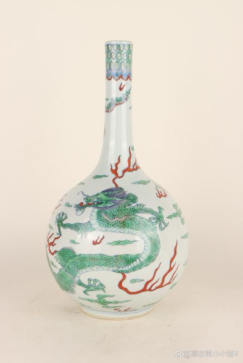 康熙斗彩龙纹梅瓶瓷器