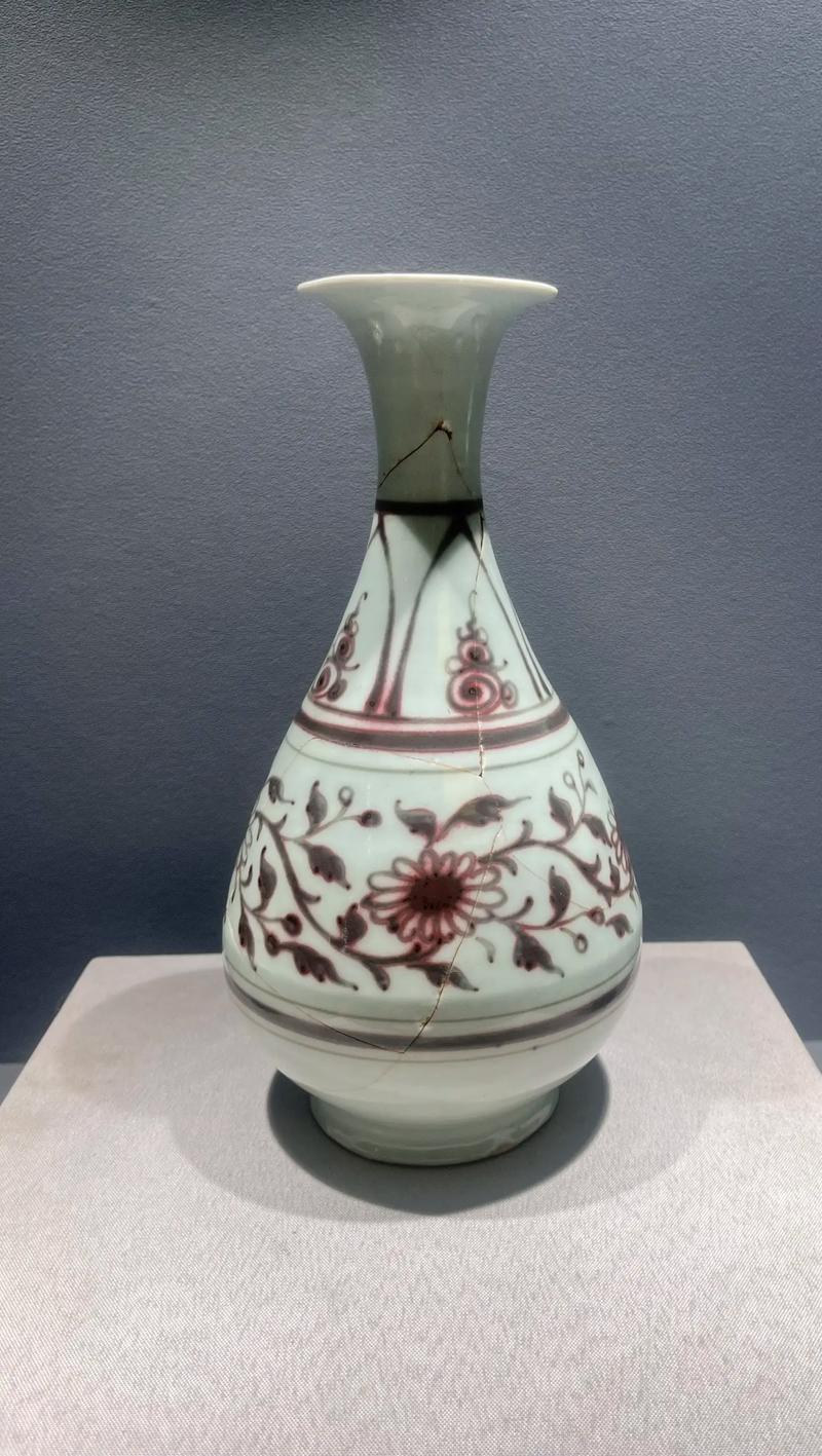 元代釉里红瓷器的特点