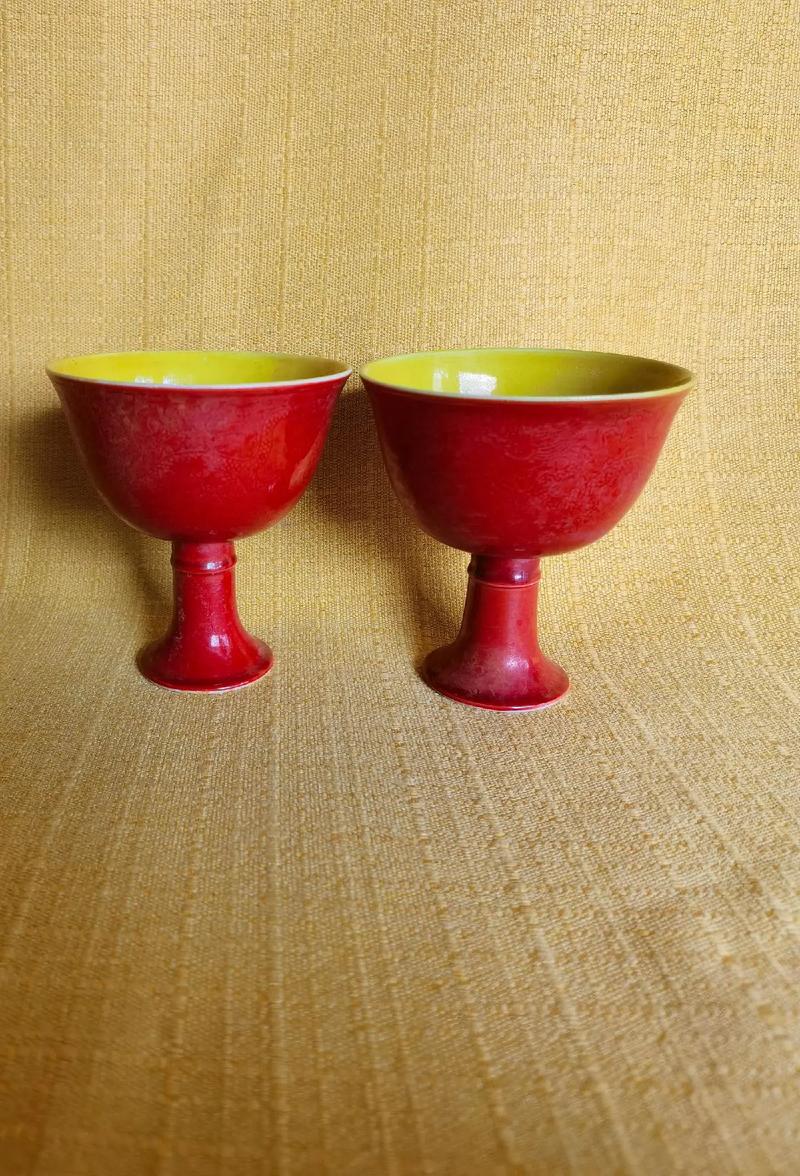 大明成化红釉瓷器图片