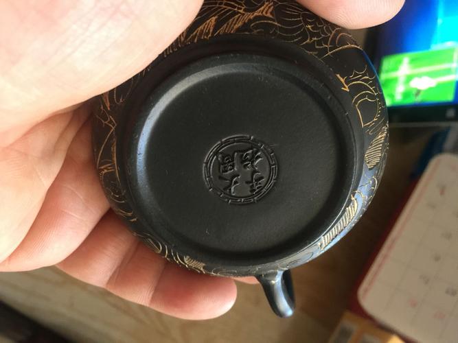 大周浮雕款紫砂壶价格