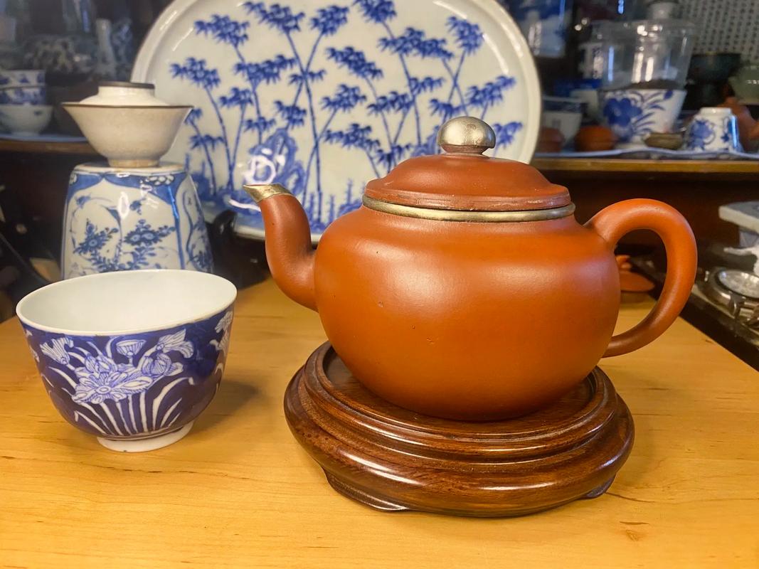 紫砂壶壶盖上写着贞祥