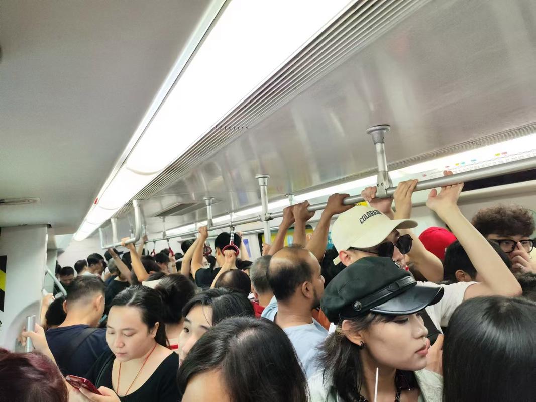 北京地铁6号线早高峰