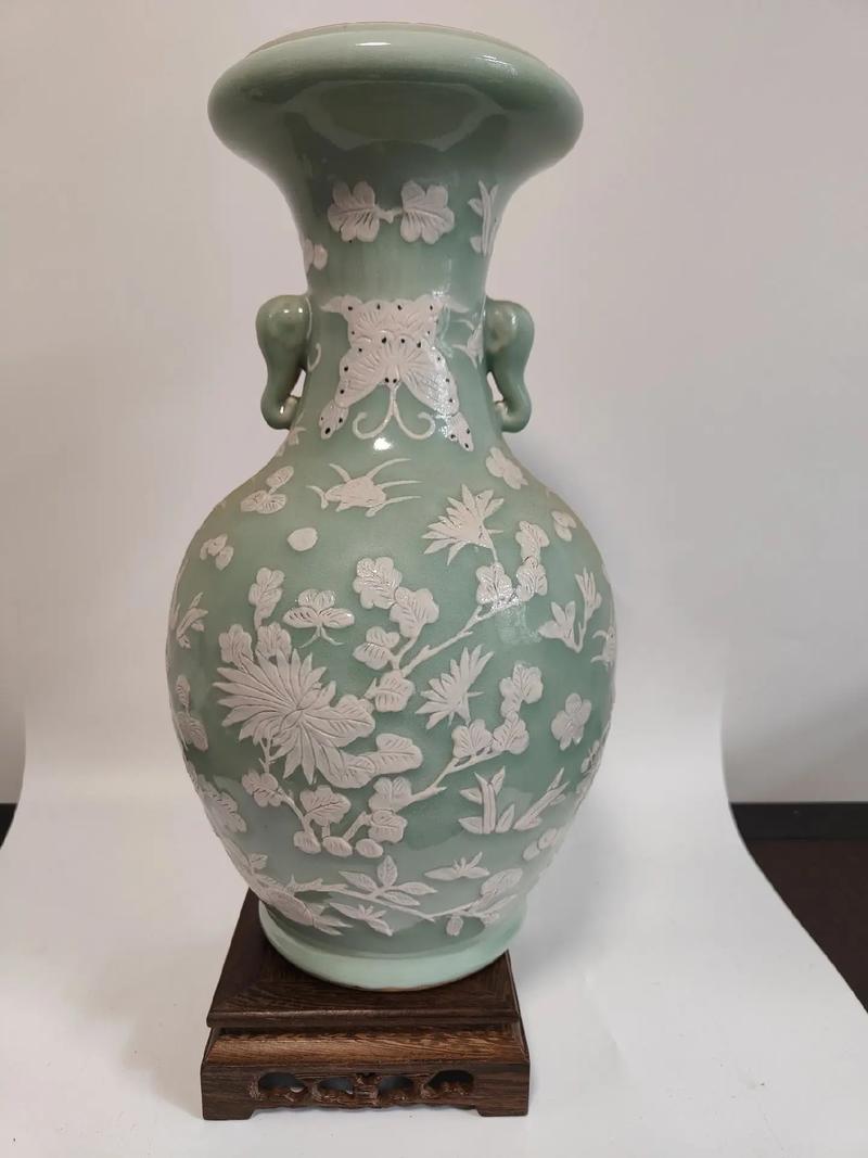 豆青釉青花瓷器值钱吗