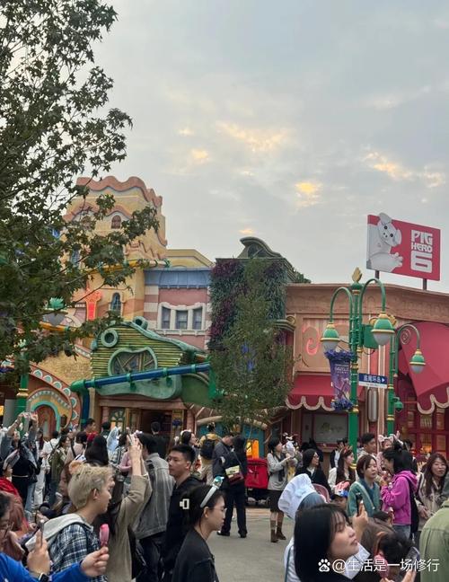 上海迪士尼周五人多吗