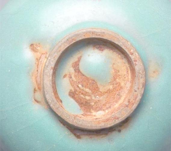 乾隆瓷器底足有火石红