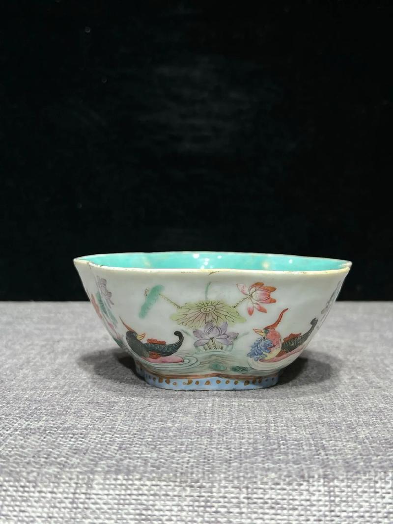 明清粉彩瓷器饭碗图片