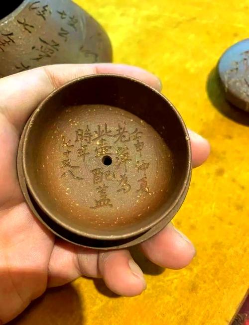 紫砂壶壶底和壶身脱落