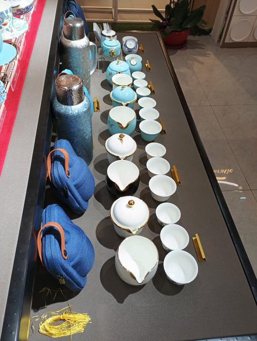 瓷器套装中天鹅的作用