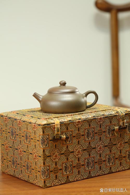 紫砂壶能在木头上放吗