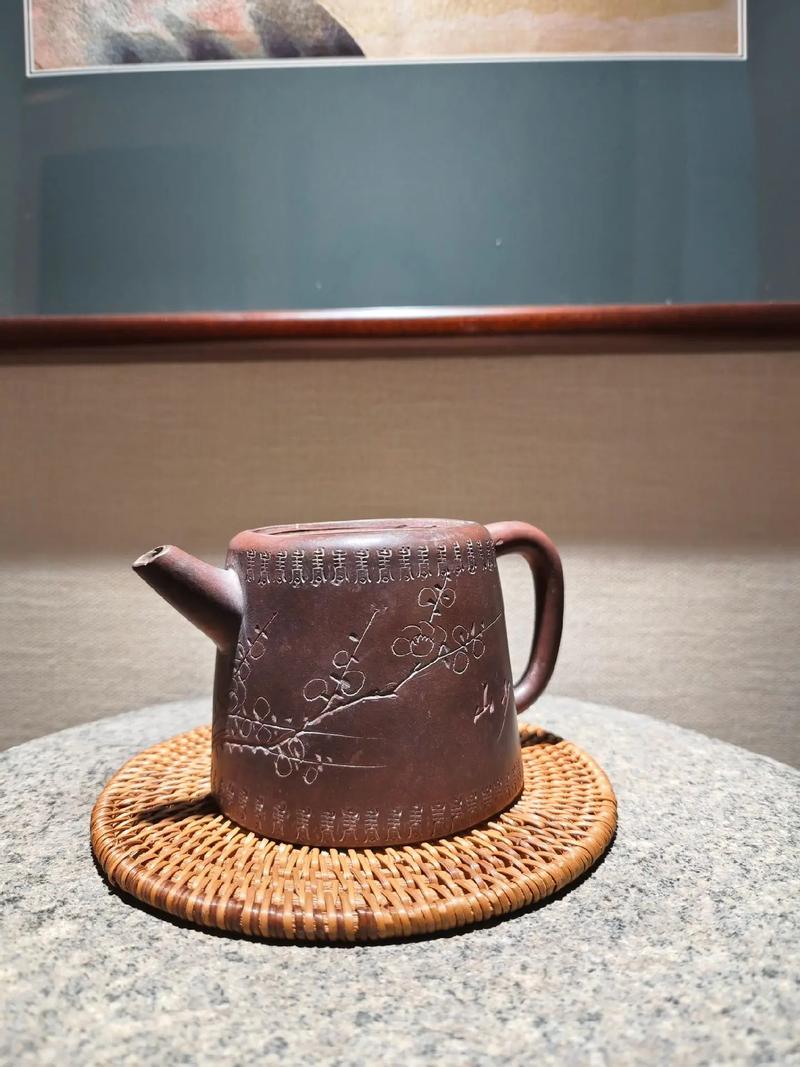 清代刻少山紫砂壶图片