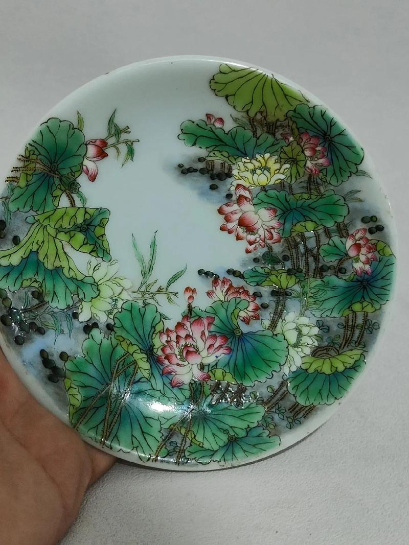 清代瓷器上的荷花图案