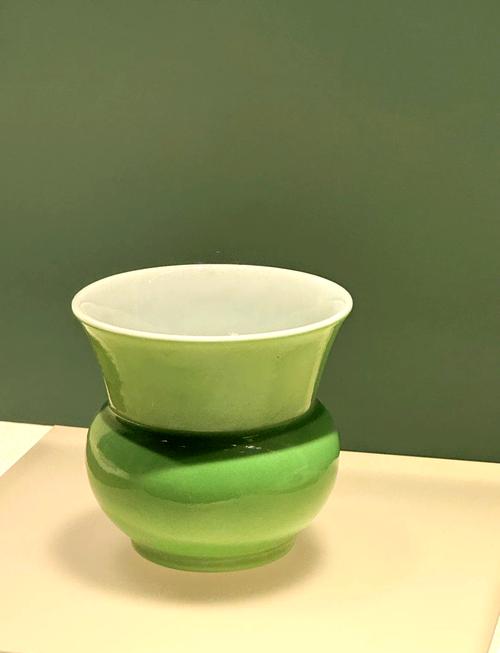 宋代龙泉绿釉瓷器图片