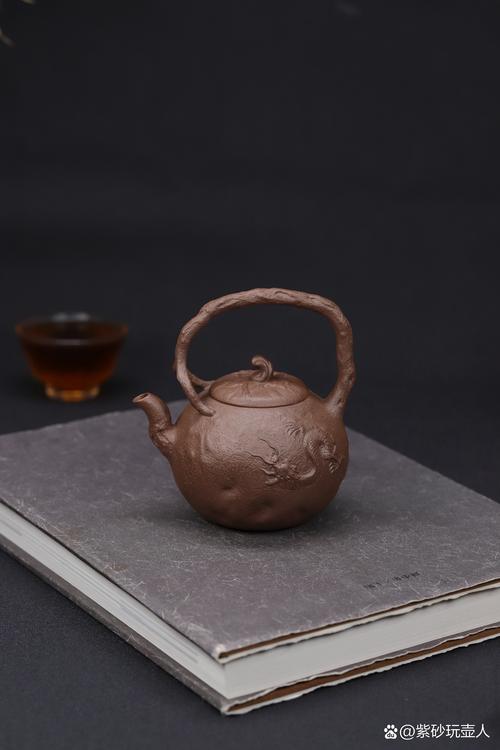 歪把紫砂壶值得收藏吗