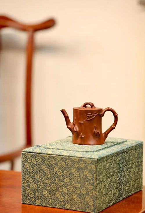 紫砂壶上有亮晶晶的点